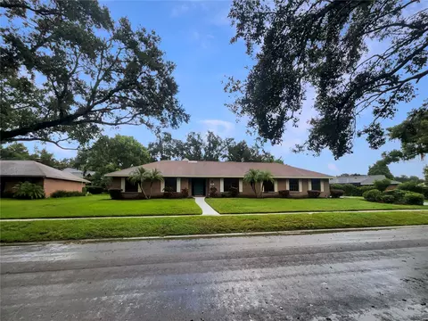 2715 Golf Heights Cir, Valrico, FL 33596