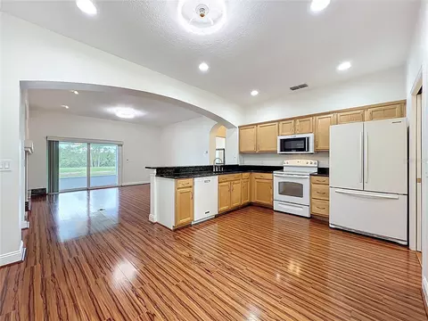 Kitchen - 1716 Sparkling Water Cir, Ocoee, FL 34761 photo 3 of 4