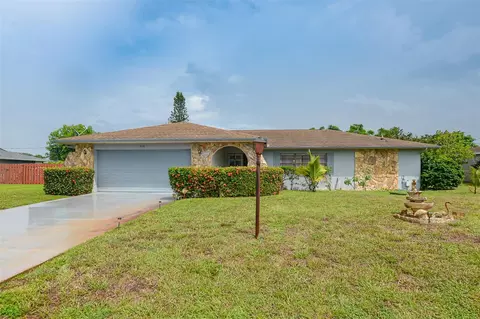 208 SE Verada Ave, Port Saint Lucie, FL 34983