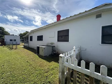Exterior - 433 Pennsylvania Ave, Saint Cloud, FL 34769 photo 7 of 10