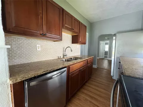Kitchen - 433 Pennsylvania Ave, Saint Cloud, FL 34769 photo 1 of 2