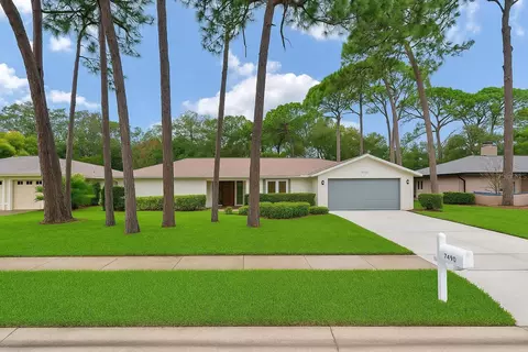 7490 Pine Valley Ln, Seminole, FL 33776