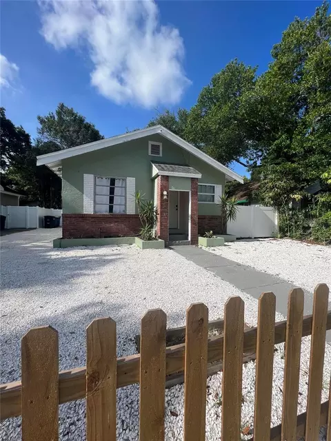905 Jones St, Clearwater, FL 33755