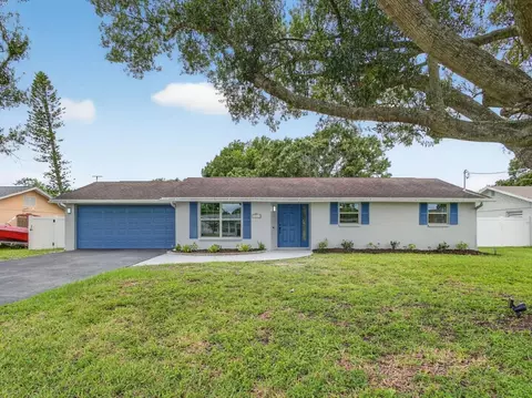 6208 Fairway Blvd, Apollo Beach, FL 33572