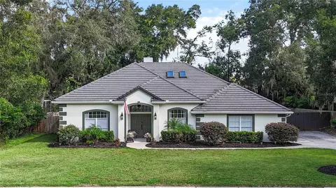 1650 Majestic Oak Dr, Apopka, FL 32712