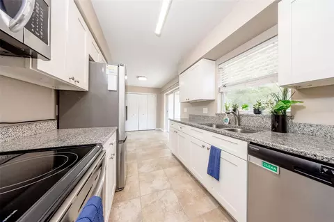 Kitchen - 2009 Adair St, Ocoee, FL 34761 photo 1 of 2