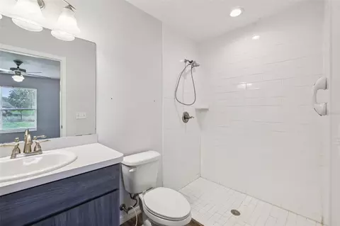 Bath - 5 Laurel Pass Ct, Ocala, FL 34480 photo 1 of 2