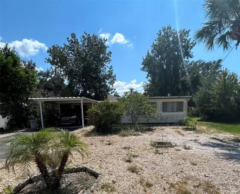11740 Hickory Ln, Tavares, FL 32778