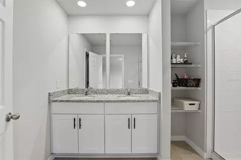 Bath - 1008 Desert Candle Dr, Ocoee, FL 34761 photo 2 of 3