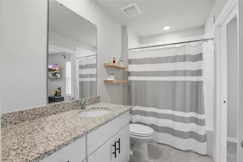 Bath - 1008 Desert Candle Dr, Ocoee, FL 34761 photo 3 of 3