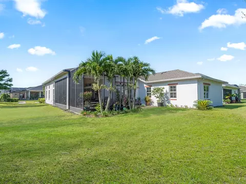Exterior - 2600 Meadowedge Loop, Saint Cloud, FL 34772 photo 6 of 9