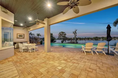 656 Long Lake Dr, Oviedo, FL 32765