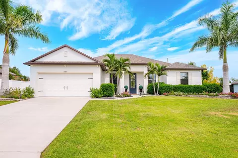 12815 Sugar Ct, Grand Island, FL 32735