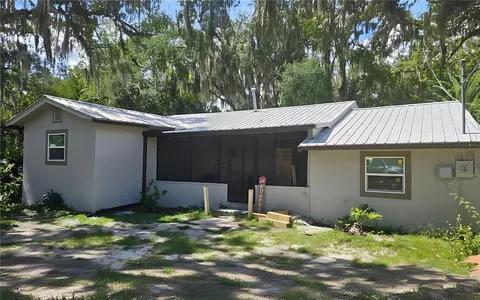 210 S 15th St, Palatka, FL 32177