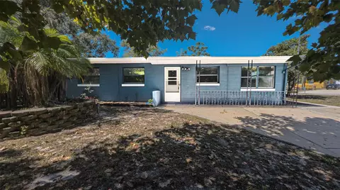 1095 Golden Isle Dr, Mount Dora, FL 32757