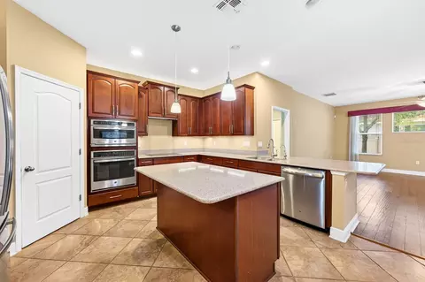 Kitchen - 2522 Tree Meadow Loop, Apopka, FL 32712 photo 2 of 4