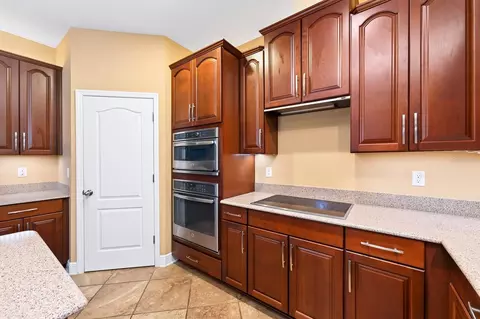 Kitchen - 2522 Tree Meadow Loop, Apopka, FL 32712 photo 3 of 4