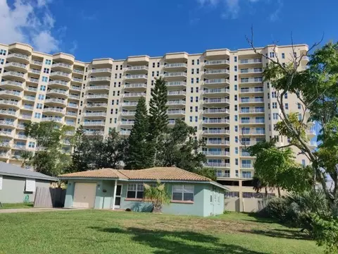 2801 S Ridgewood Ave #403, South Daytona, FL 32119