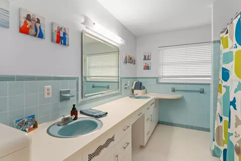 Bath - 2422 Topping Pl, Eustis, FL 32726 photo 1 of 4