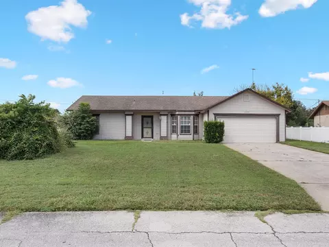 2900 Flynn St, Deltona, FL 32738