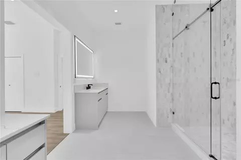 Bath - 436 E 7th Ave, Windermere, FL 34786 photo 2 of 4