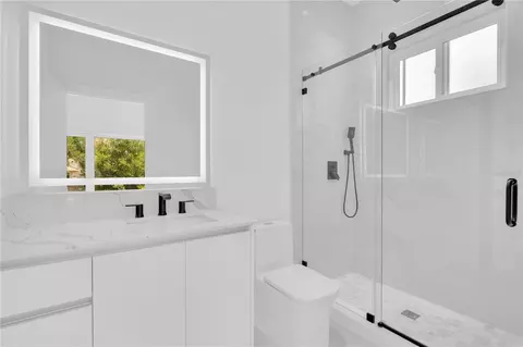 Bath - 436 E 7th Ave, Windermere, FL 34786 photo 4 of 4