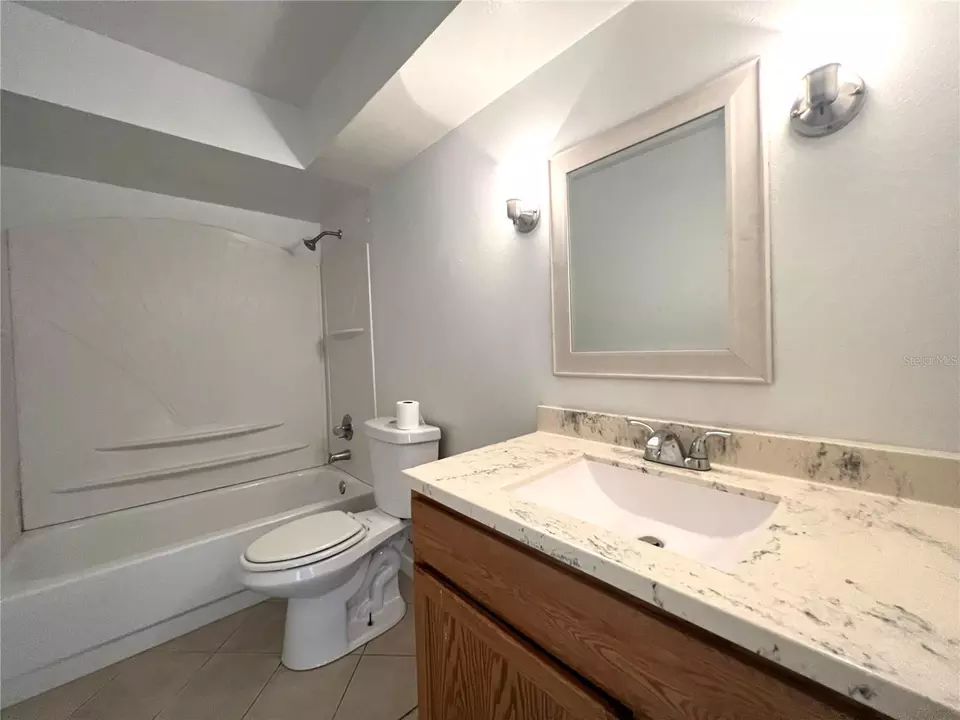 Bath - 2870 Valmont Ln, Deltona, FL 32738 photo 2 of 3