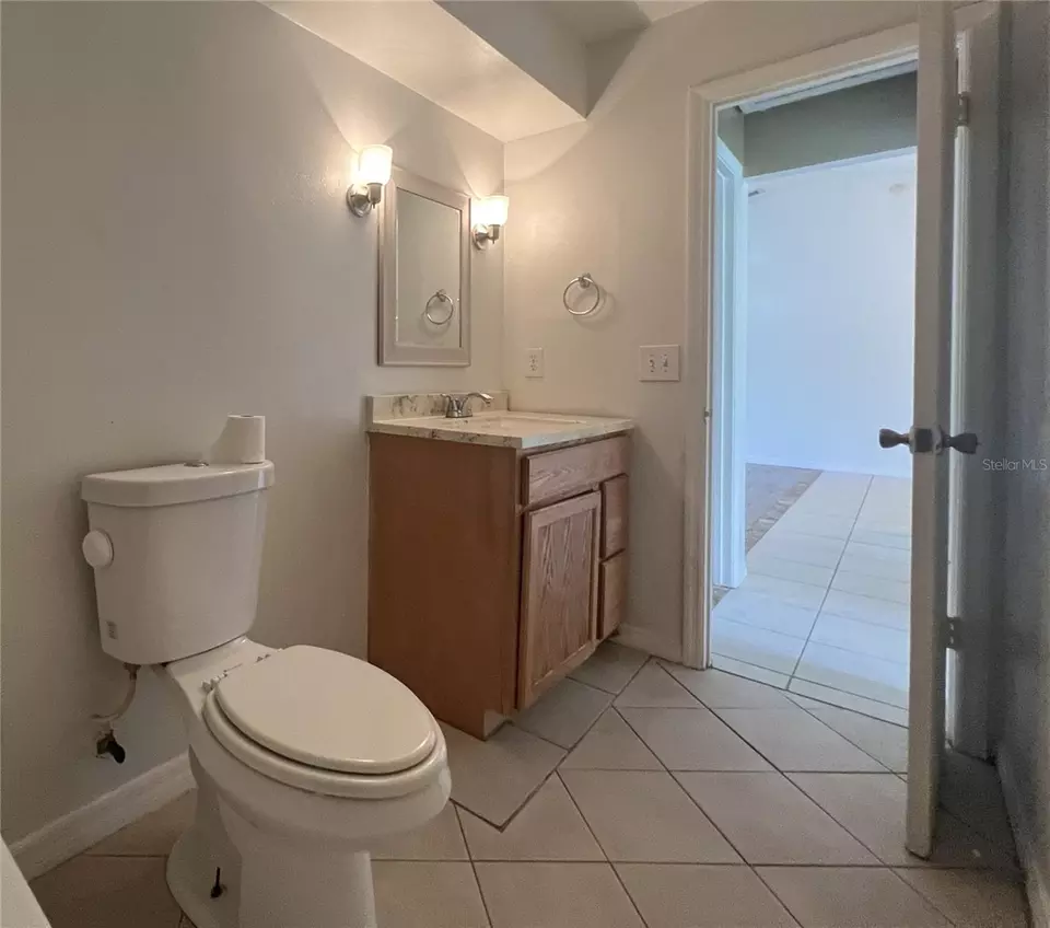 Bath - 2870 Valmont Ln, Deltona, FL 32738 photo 3 of 3