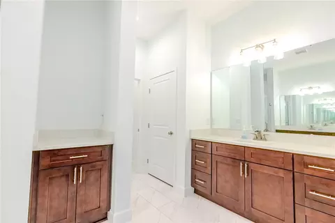 Bath - 30101 Bretton Loop, Mount Dora, FL 32757 photo 2 of 9
