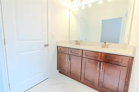 Bath - 30101 Bretton Loop, Mount Dora, FL 32757 photo 5 of 9
