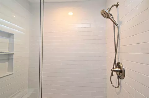 Bath - 1312 2nd St, Edgewater, FL 32132 photo 3 of 5