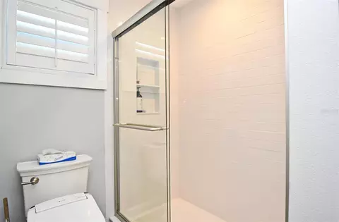 Bath - 1312 2nd St, Edgewater, FL 32132 photo 2 of 5