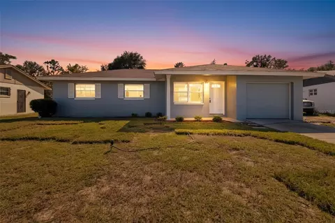 30 W Hammon Dr, Apopka, FL 32703