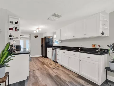 Kitchen - 2721 Evergreen Dr, Edgewater, FL 32141 photo 2 of 4