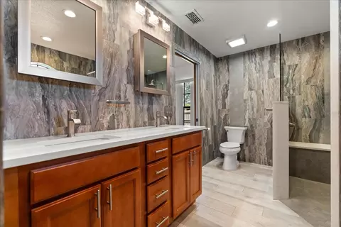 Bath - 1012 Tony Cir, Saint Cloud, FL 34772 photo 2 of 3