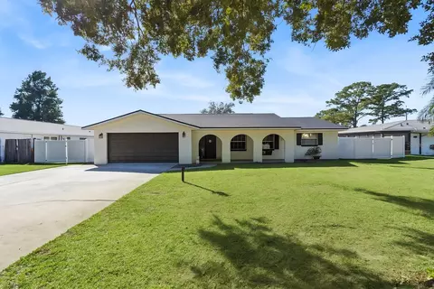 27922 Tammi Dr, Tavares, FL 32778