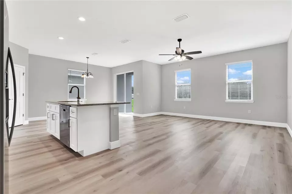 Living - 530 Ellie Ct, Apopka, FL 32703 photo 2 of 5