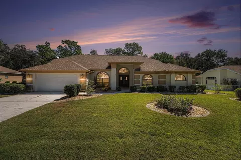 175 Pine St, Homosassa, FL 34446