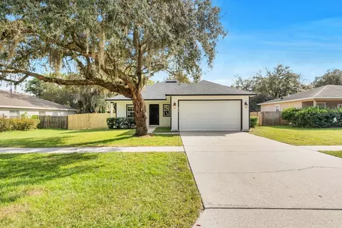 570 E 5th St, Chuluota, FL 32766