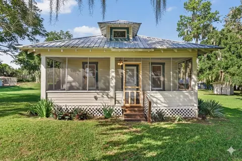 501 E 9th St, Frostproof, FL 33843