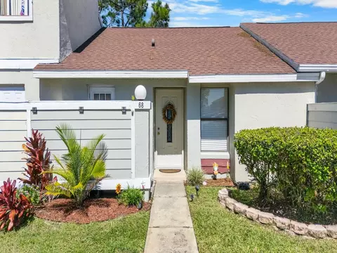 68 Pine Island Cir, Kissimmee, FL 34743
