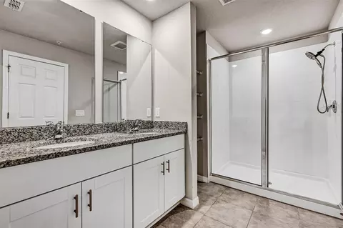 Bath - 1073 Desert Candle Dr, Ocoee, FL 34761 photo 1 of 6