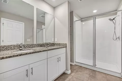 Bath - 1073 Desert Candle Dr, Ocoee, FL 34761 photo 2 of 6