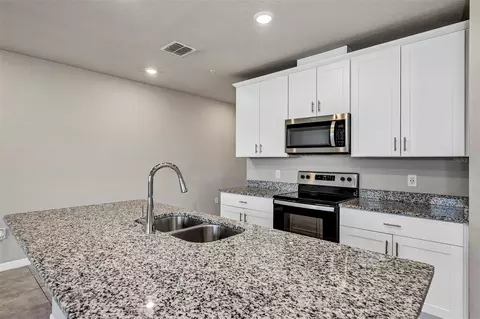 Kitchen - 1073 Desert Candle Dr, Ocoee, FL 34761 photo 3 of 4