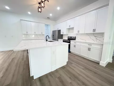 Kitchen - 41719 Aspen Dr, Eustis, FL 32736 photo 5 of 6