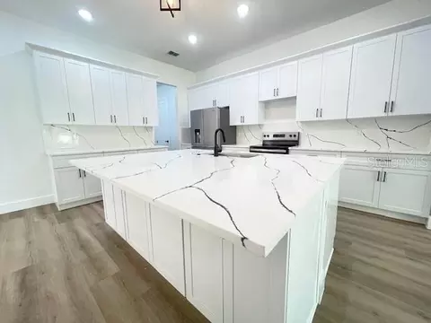 Kitchen - 41719 Aspen Dr, Eustis, FL 32736 photo 4 of 6