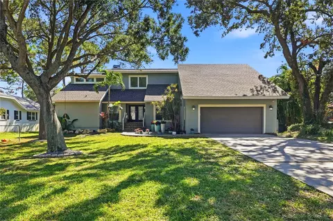 800 Apalachee Dr NE, Saint Petersburg, FL 33702