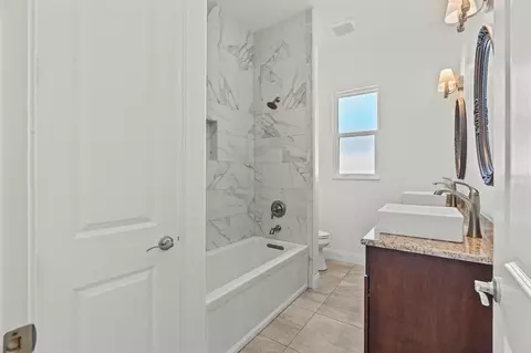 Bath - 35603 Seneca Reserve Dr, Eustis, FL 32736 photo 5 of 6