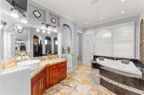 Bath - 9575 Westover Roberts Rd, Windermere, FL 34786 photo 2 of 8
