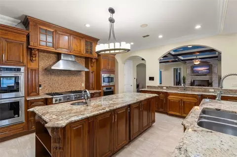 Kitchen - 9575 Westover Roberts Rd, Windermere, FL 34786 photo 4 of 7